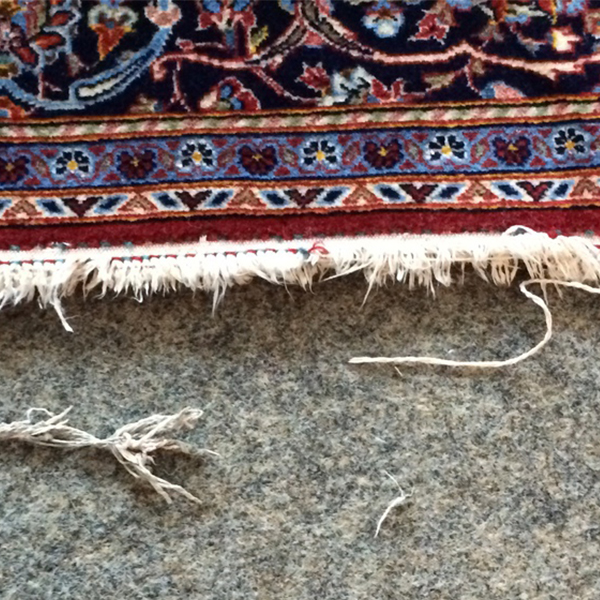 Orientteppichkante mit fehlenden Fransen